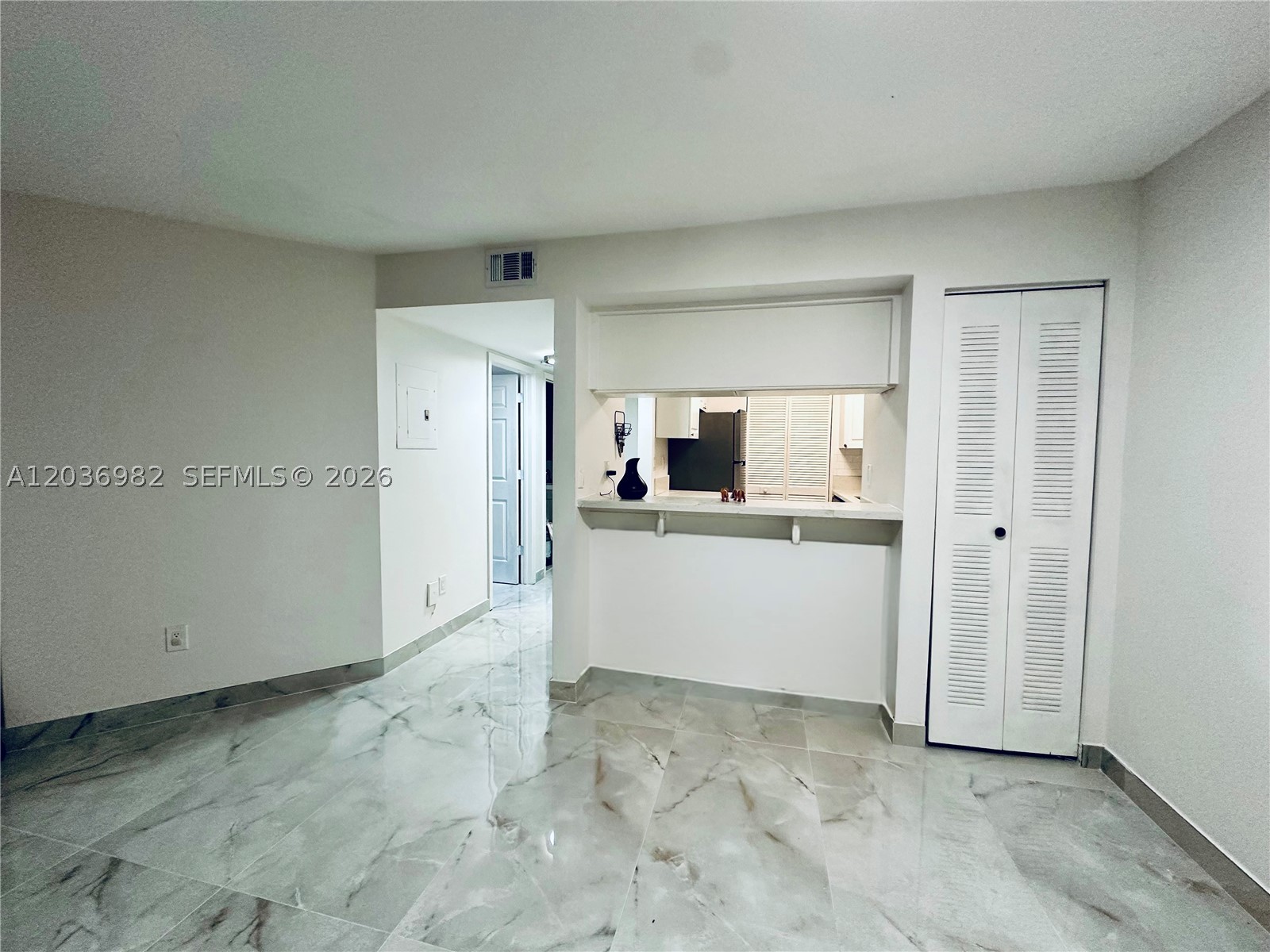 LAKEVIEW AT HAMMOCKS COND - Residential Lease