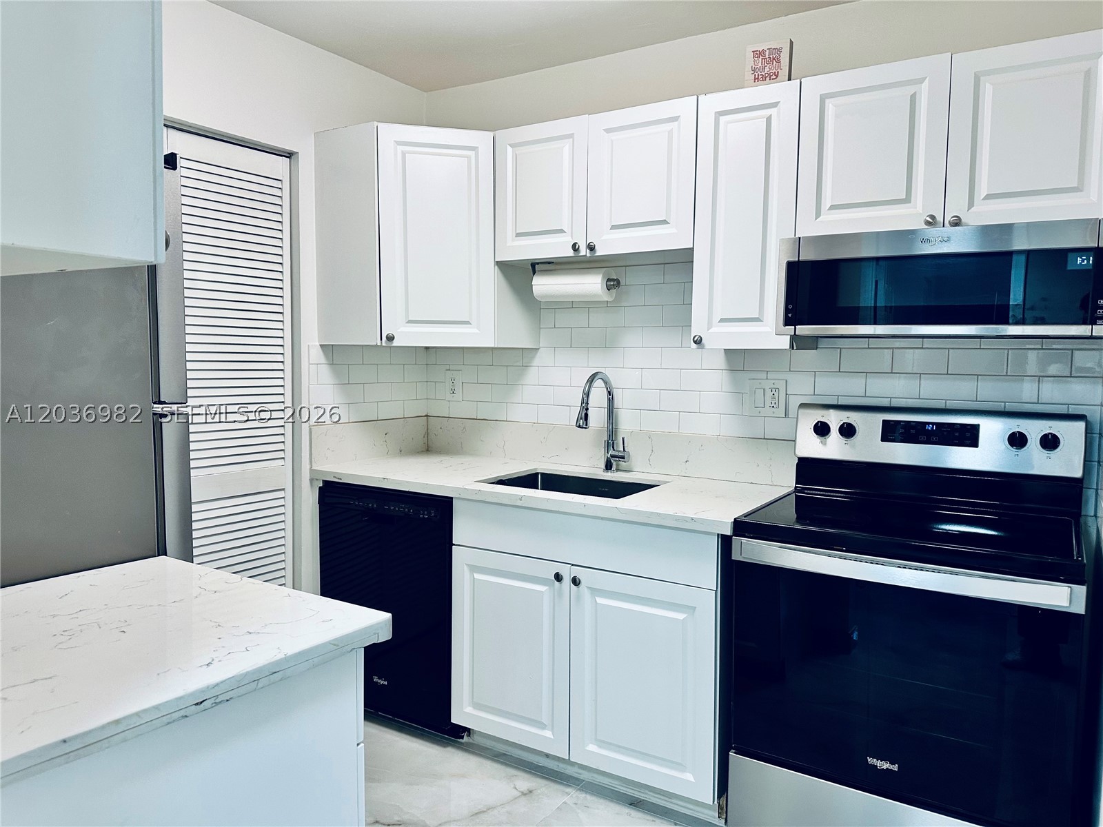 LAKEVIEW AT HAMMOCKS COND - Residential Lease