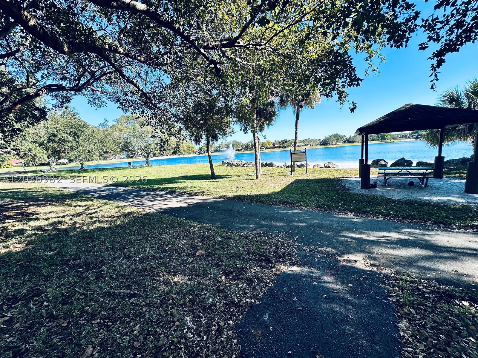 LAKEVIEW AT HAMMOCKS COND - Residential Lease