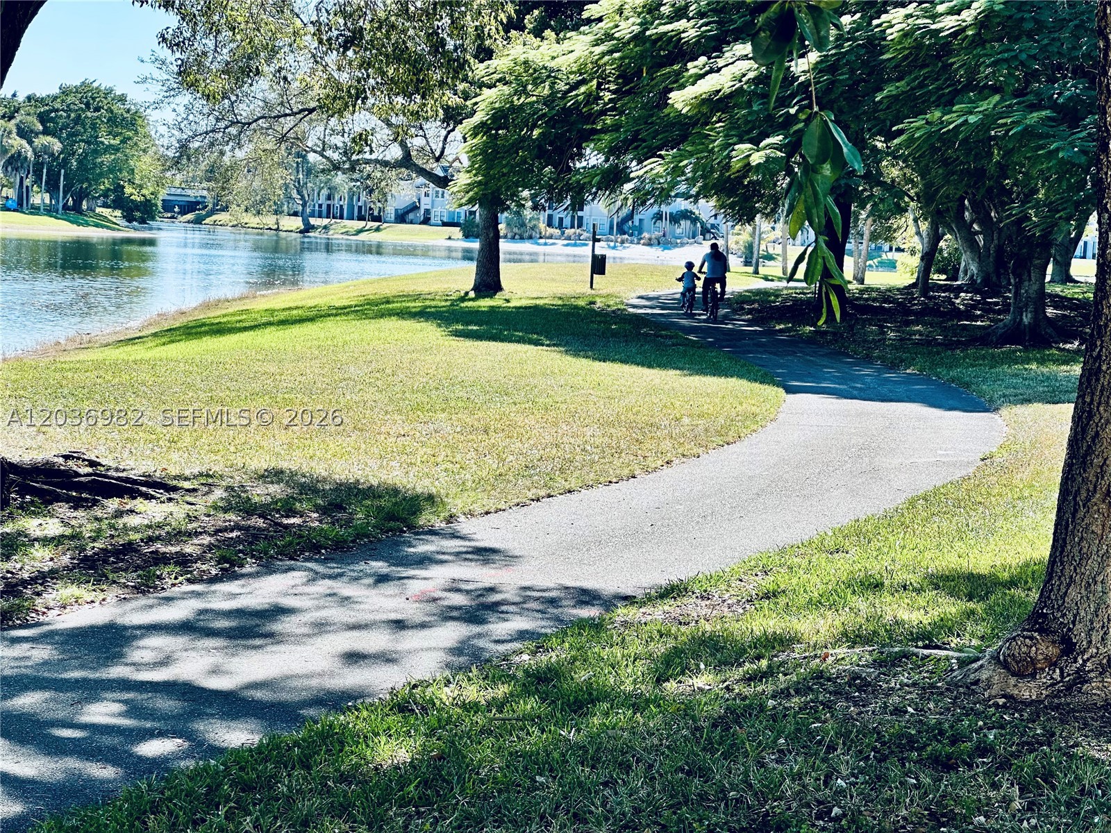 LAKEVIEW AT HAMMOCKS COND - Residential Lease
