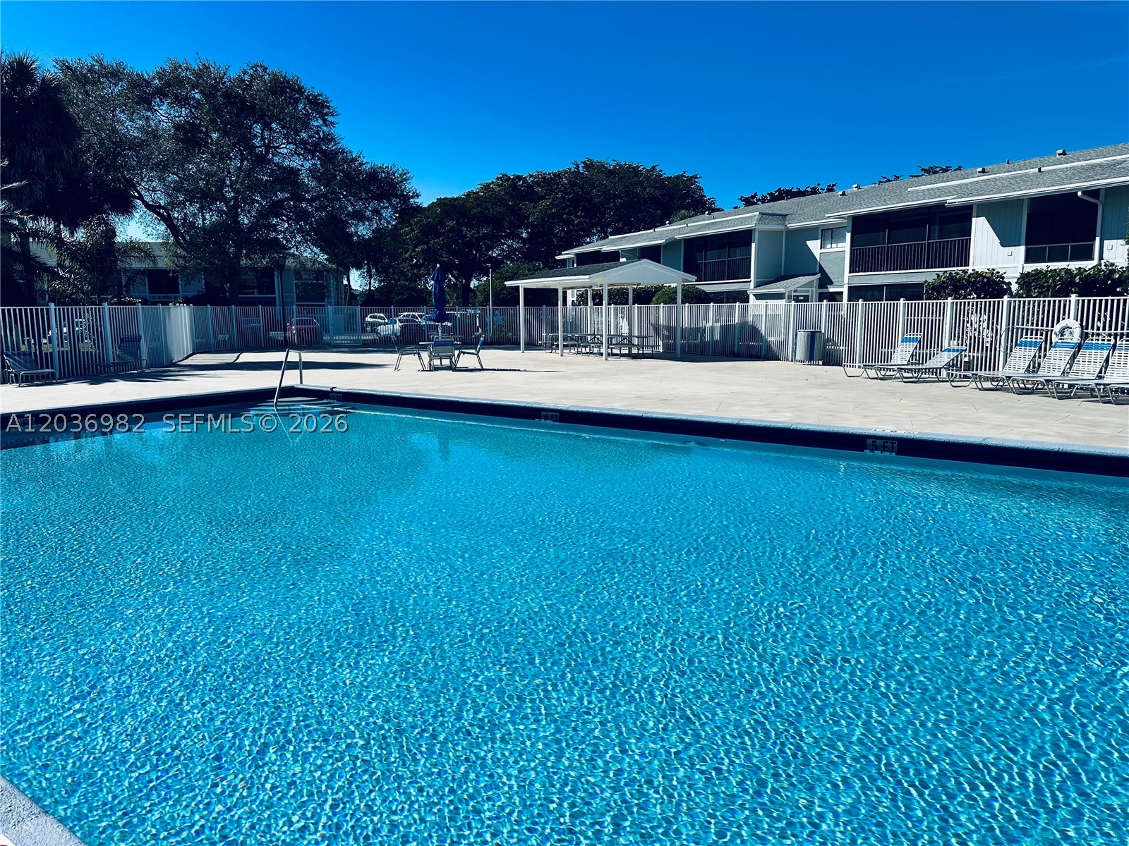 LAKEVIEW AT HAMMOCKS COND - Residential Lease