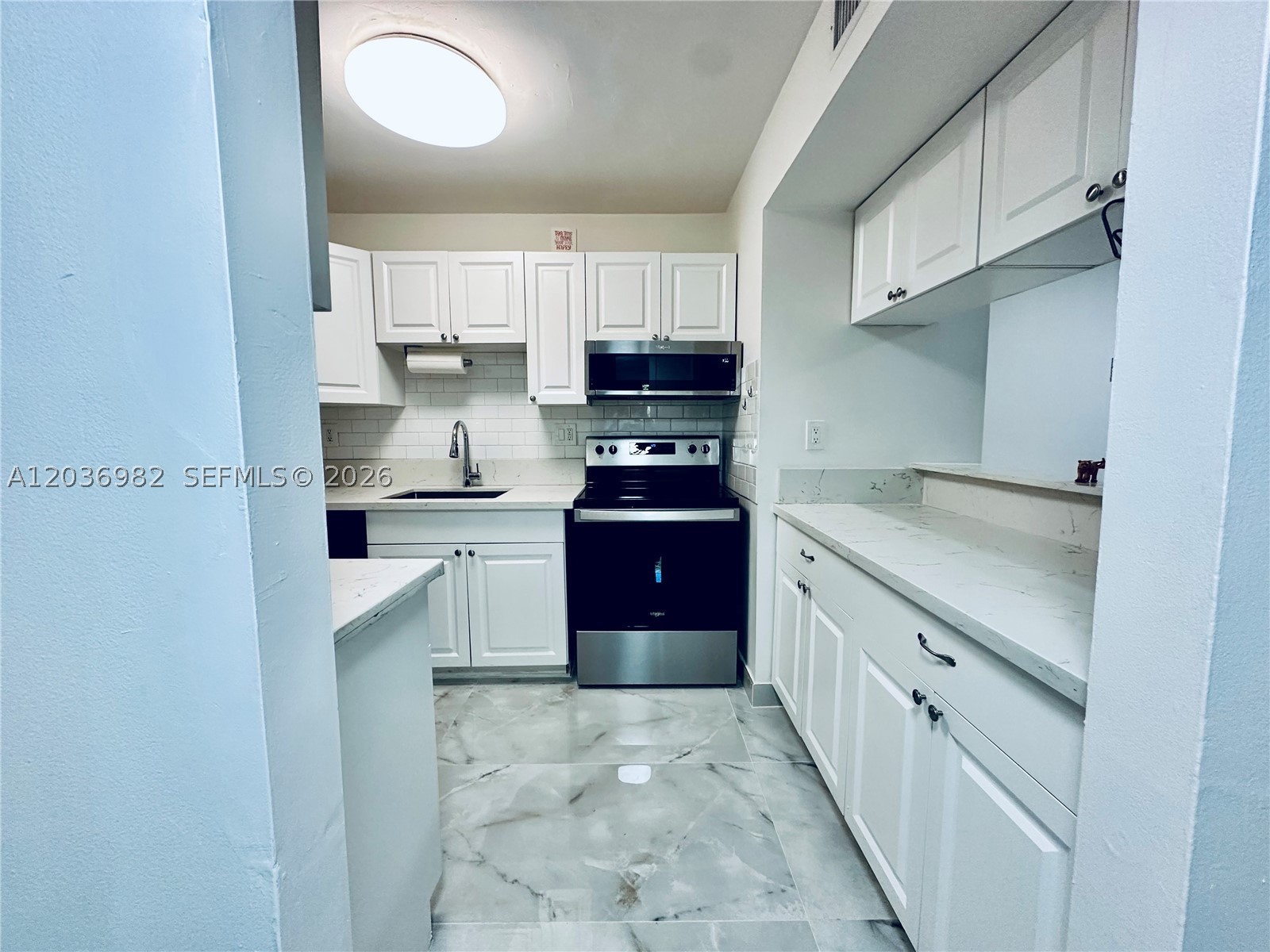LAKEVIEW AT HAMMOCKS COND - Residential Lease