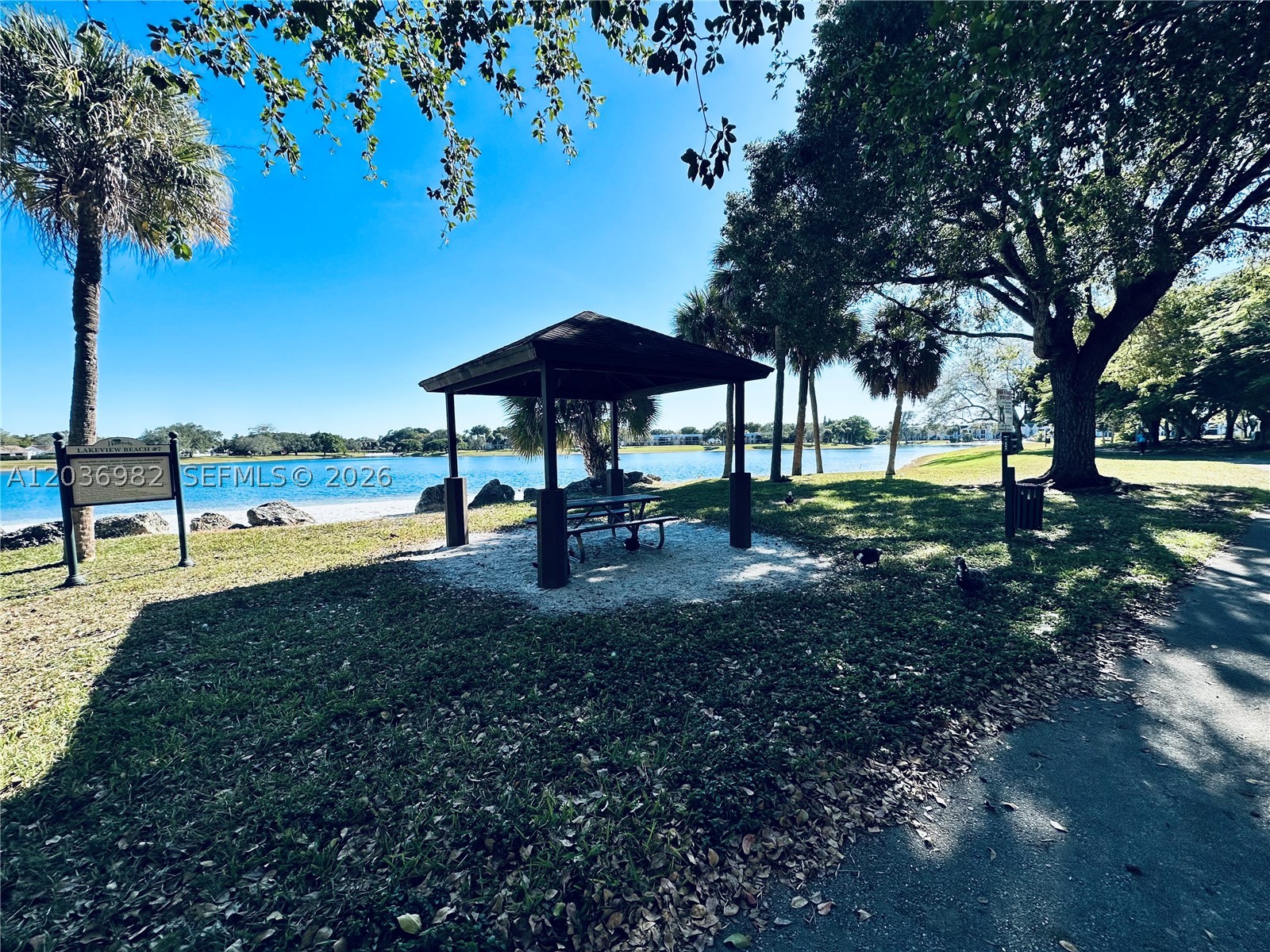 LAKEVIEW AT HAMMOCKS COND - Residential Lease