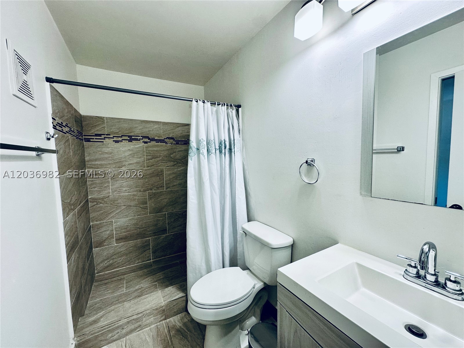 LAKEVIEW AT HAMMOCKS COND - Residential Lease