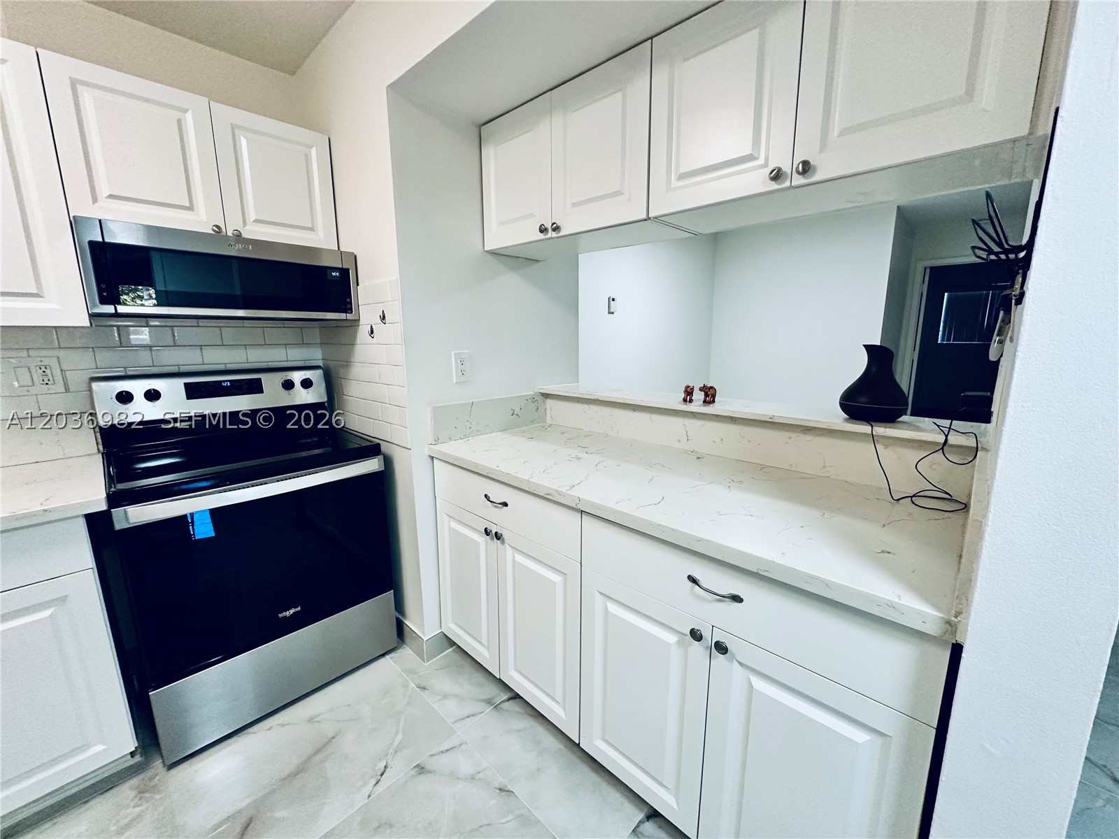 LAKEVIEW AT HAMMOCKS COND - Residential Lease