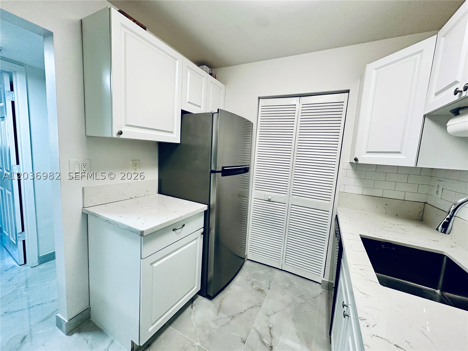 LAKEVIEW AT HAMMOCKS COND - Residential Lease