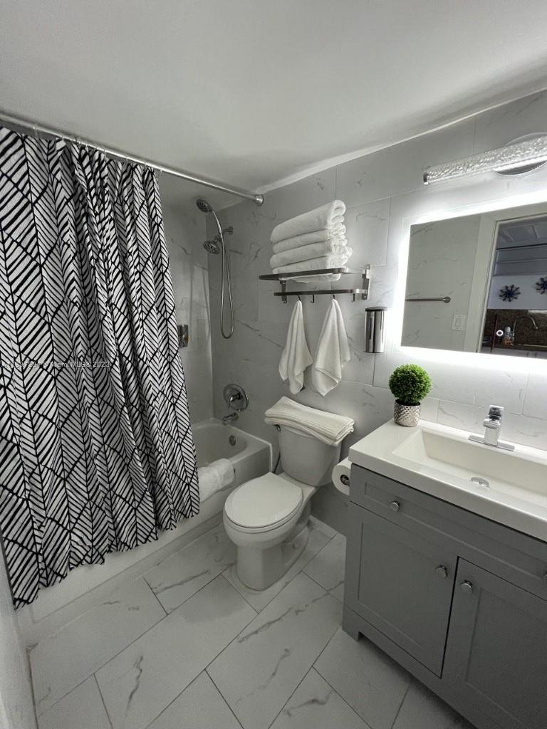THE AVENTURA BEACH CLUB C - Residential