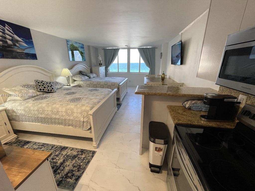 THE AVENTURA BEACH CLUB C - Residential