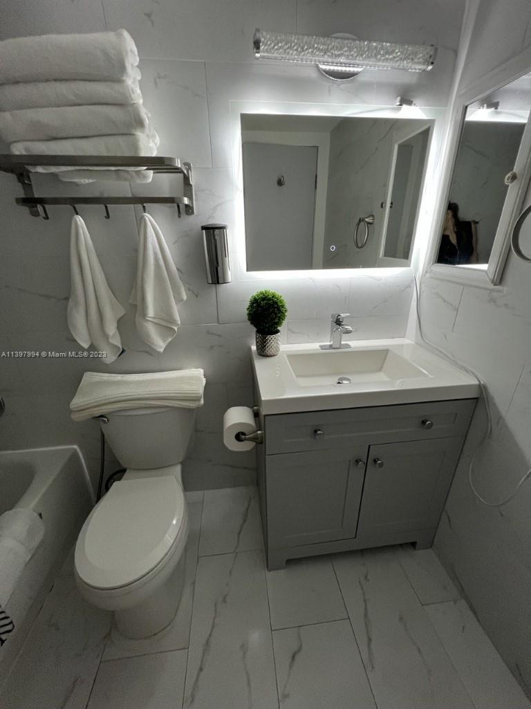 THE AVENTURA BEACH CLUB C - Residential