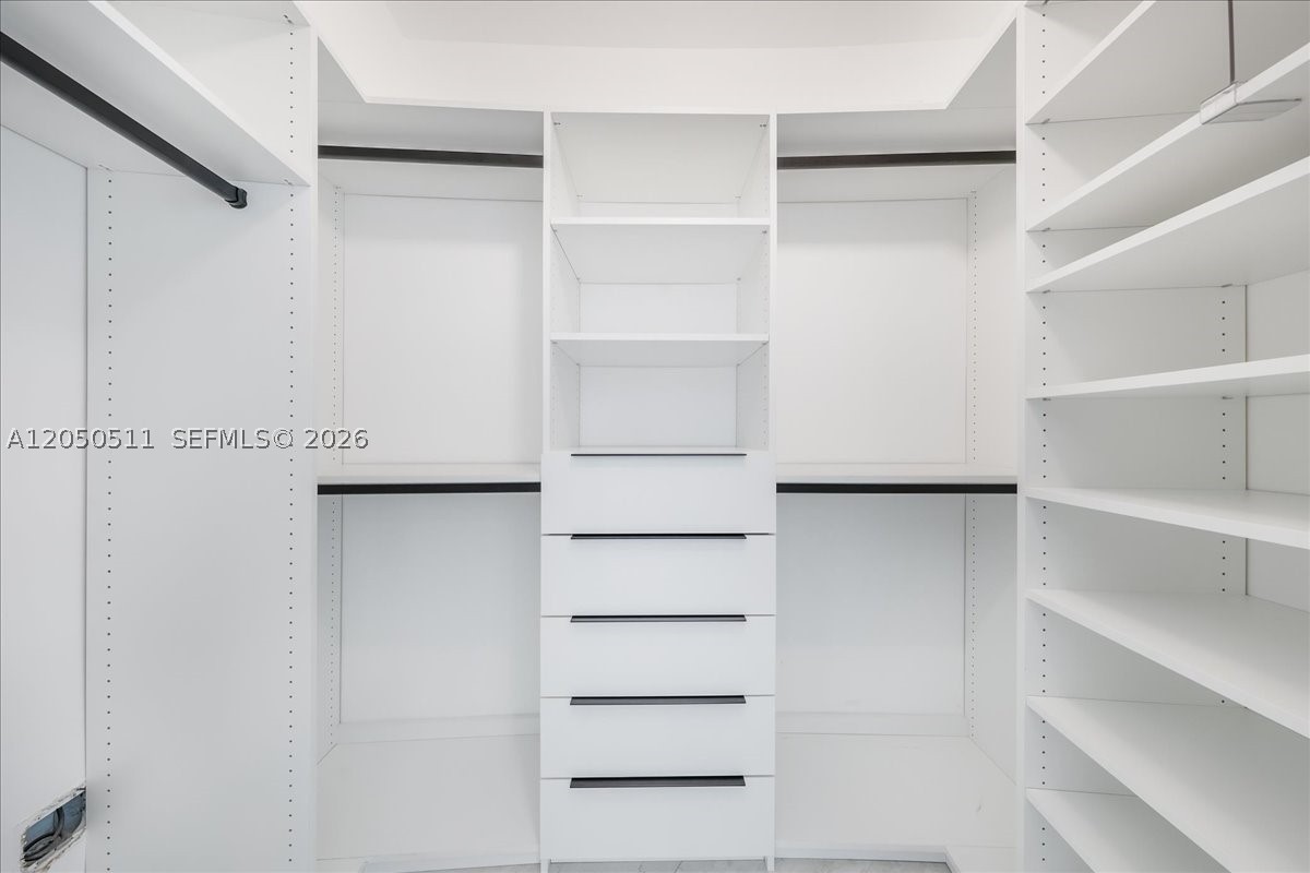 WIND CONDO - Residential