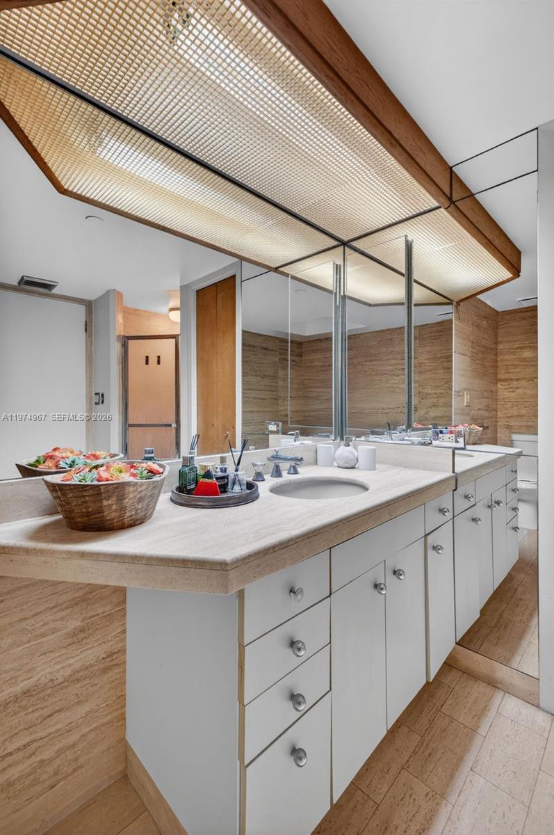TURNBERRY TOWERS CONDO - Residential