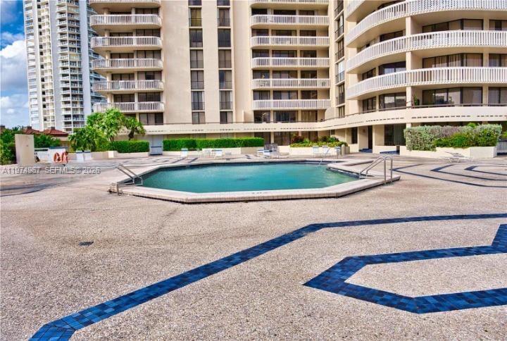 TURNBERRY TOWERS CONDO - Residential