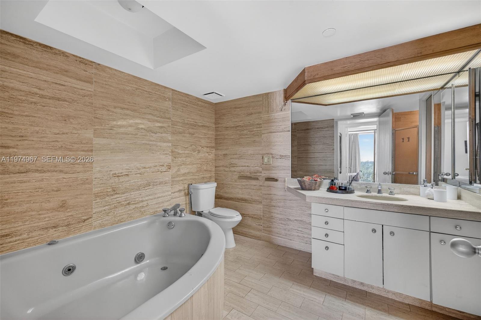 TURNBERRY TOWERS CONDO - Residential