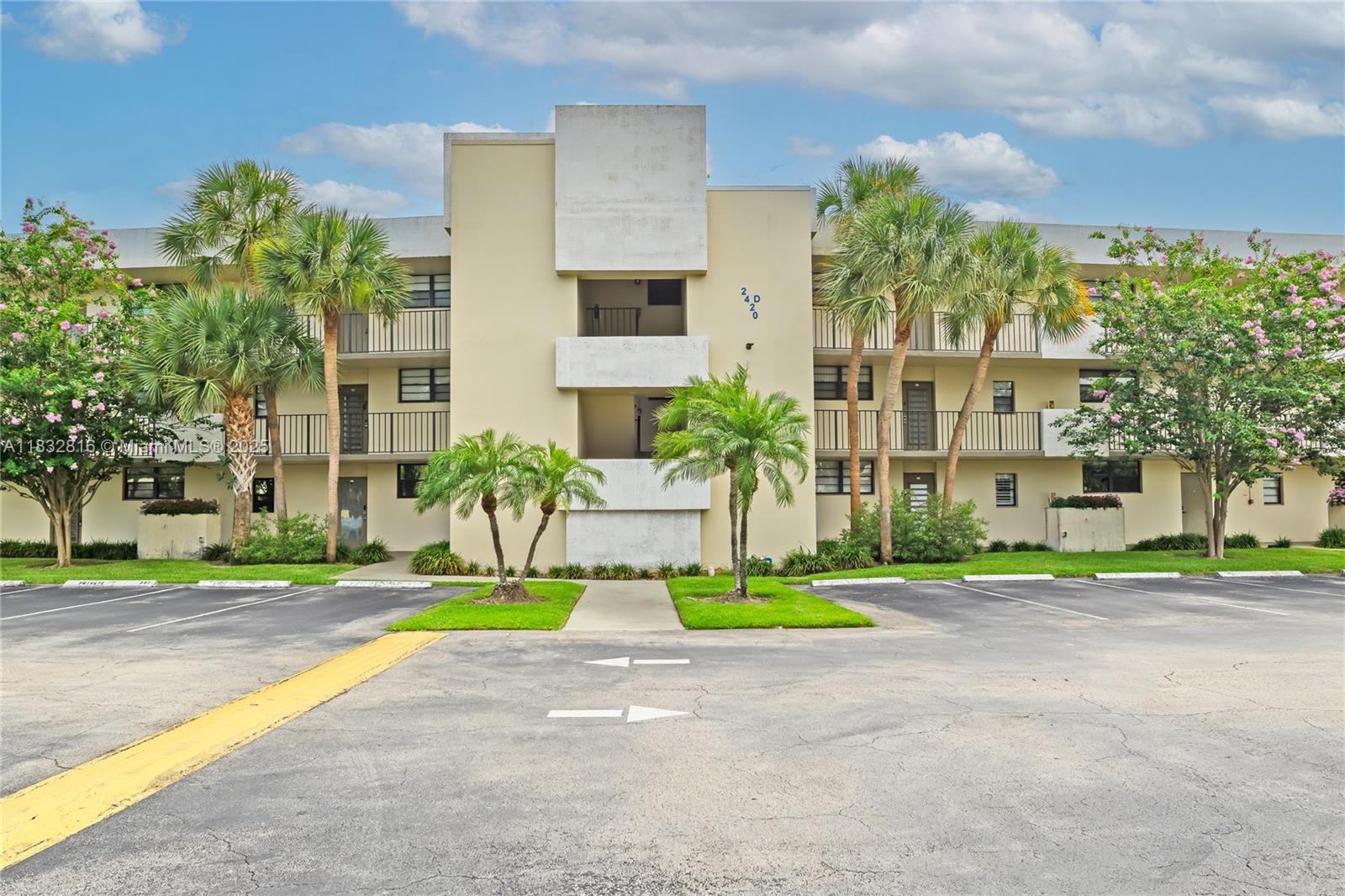 DEER CREEK COUNTRY CLUB - Residential