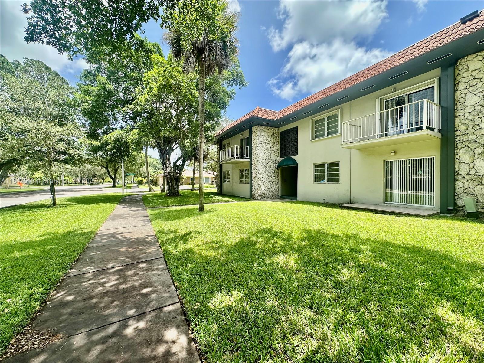 LOCATION, LOCATION! MIAMI LAKES GEM
Just steps from Lake Patricia Shopping Center, with easy access to FL-924 and only 5 minutes from Amelia Earhart Park.

This cozy 1-bedroom, 1-bathroom unit features a walk-in closet, ample storage, brand-new kitchen appliances, and a fully renovated bathroom. Located in the desirable Lake Placid community, a well-maintained two-story complex with a community pool and clubhouse.

Includes 1 assigned parking space with additional guest parking available.
Don't miss this opportunity – a MUST SEE!