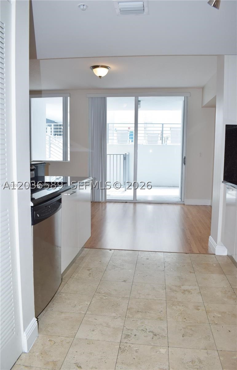 LOFTS AT MAYFAIR CONDO - Residential Lease