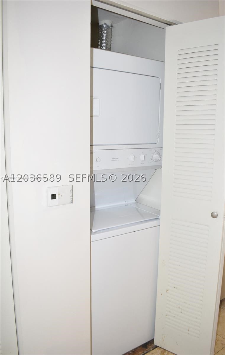 LOFTS AT MAYFAIR CONDO - Residential Lease