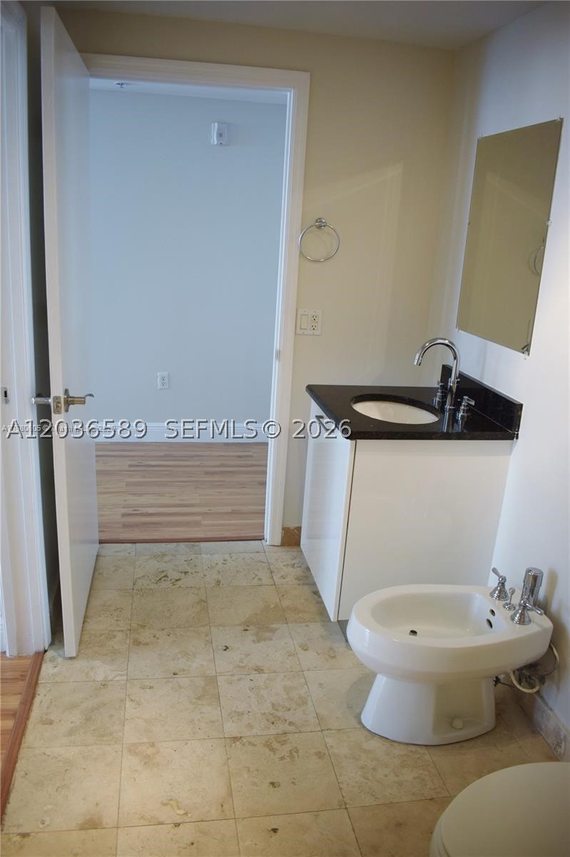 LOFTS AT MAYFAIR CONDO - Residential Lease