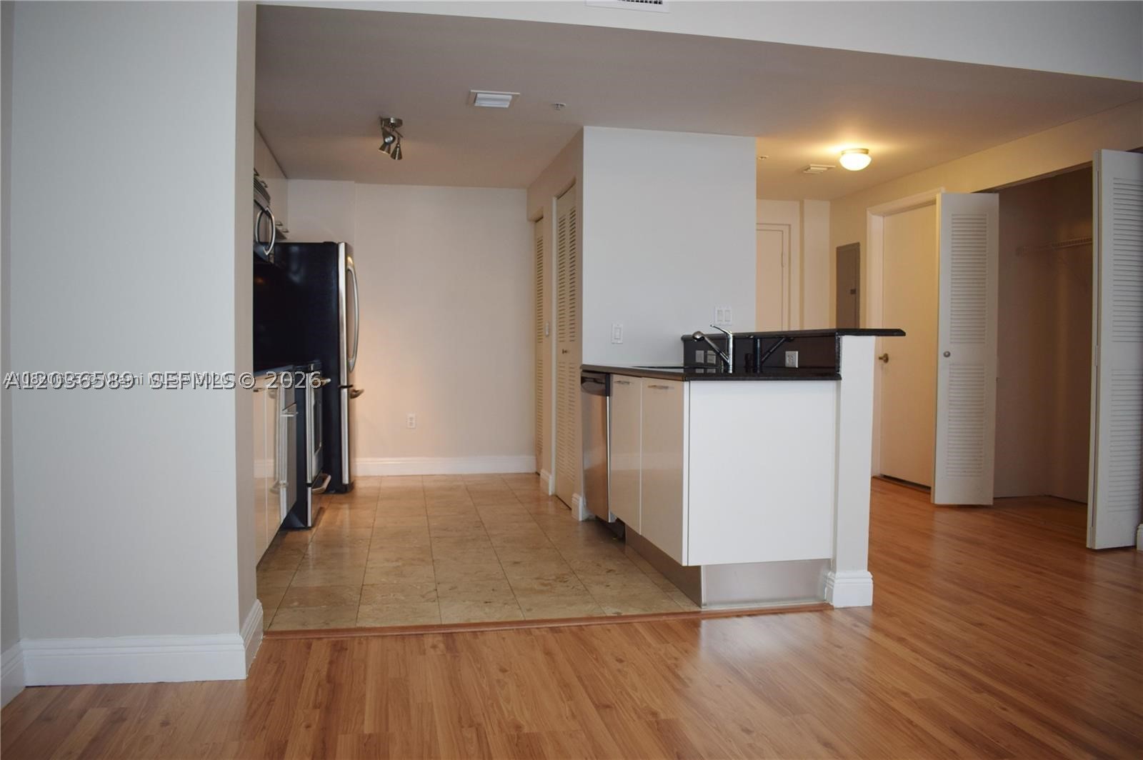 LOFTS AT MAYFAIR CONDO - Residential Lease