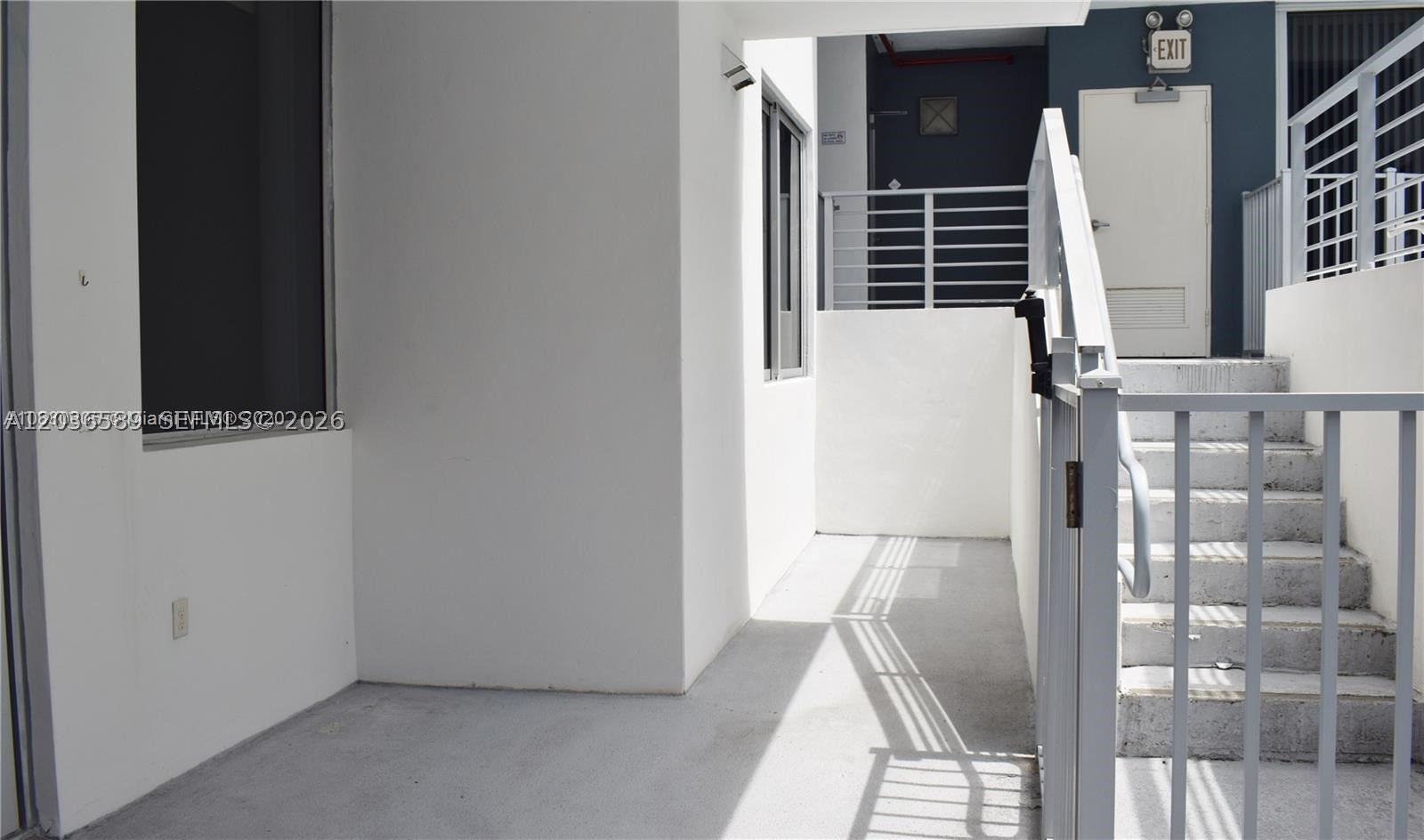 LOFTS AT MAYFAIR CONDO - Residential Lease