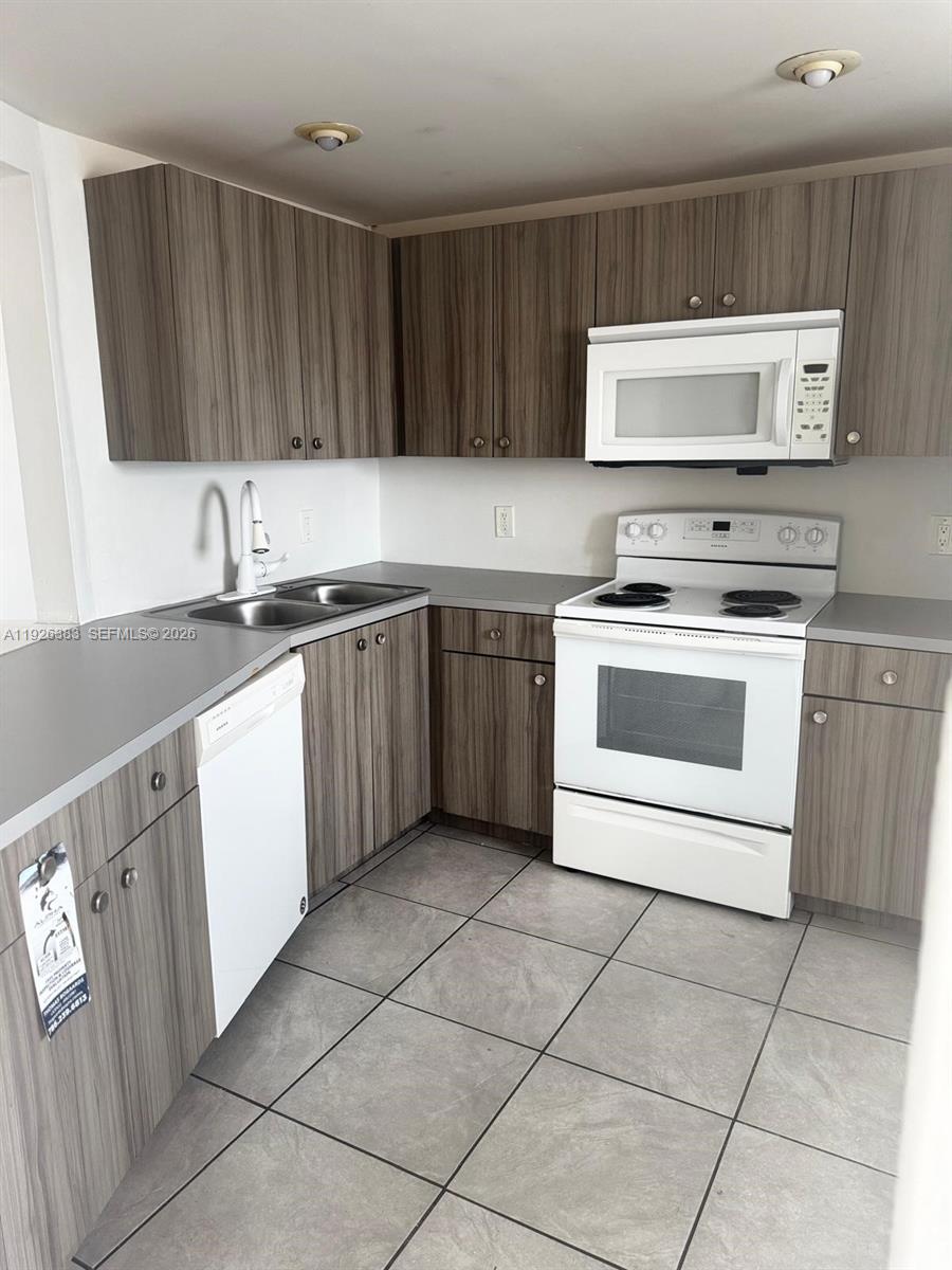 JADE WINDS GROUP - - Residential