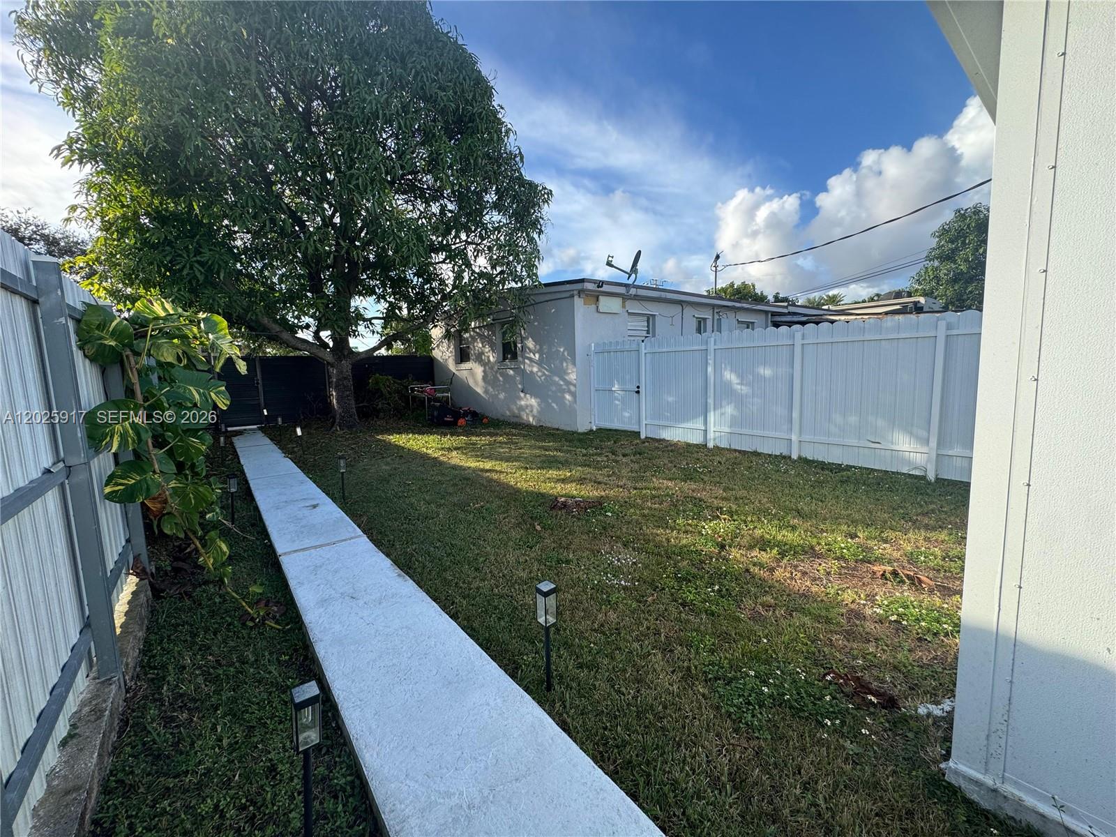 TROPICAL ESTS - Residential Lease