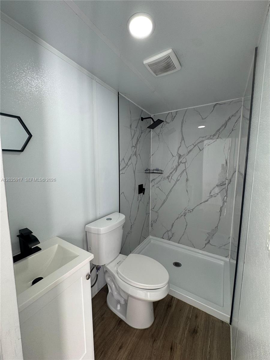 TROPICAL ESTS - Residential Lease