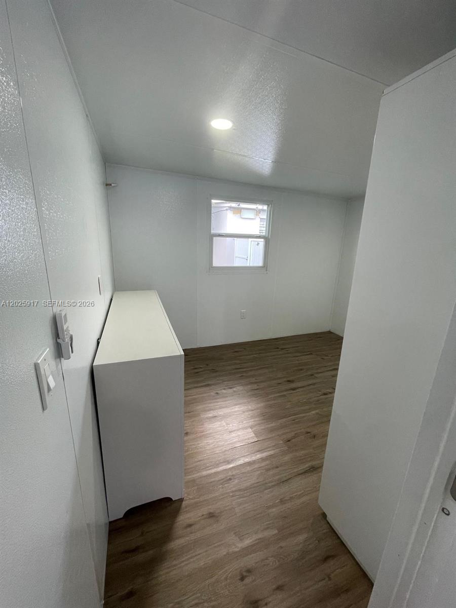 TROPICAL ESTS - Residential Lease