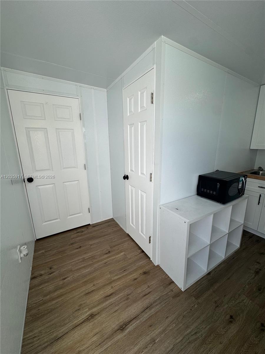 TROPICAL ESTS - Residential Lease