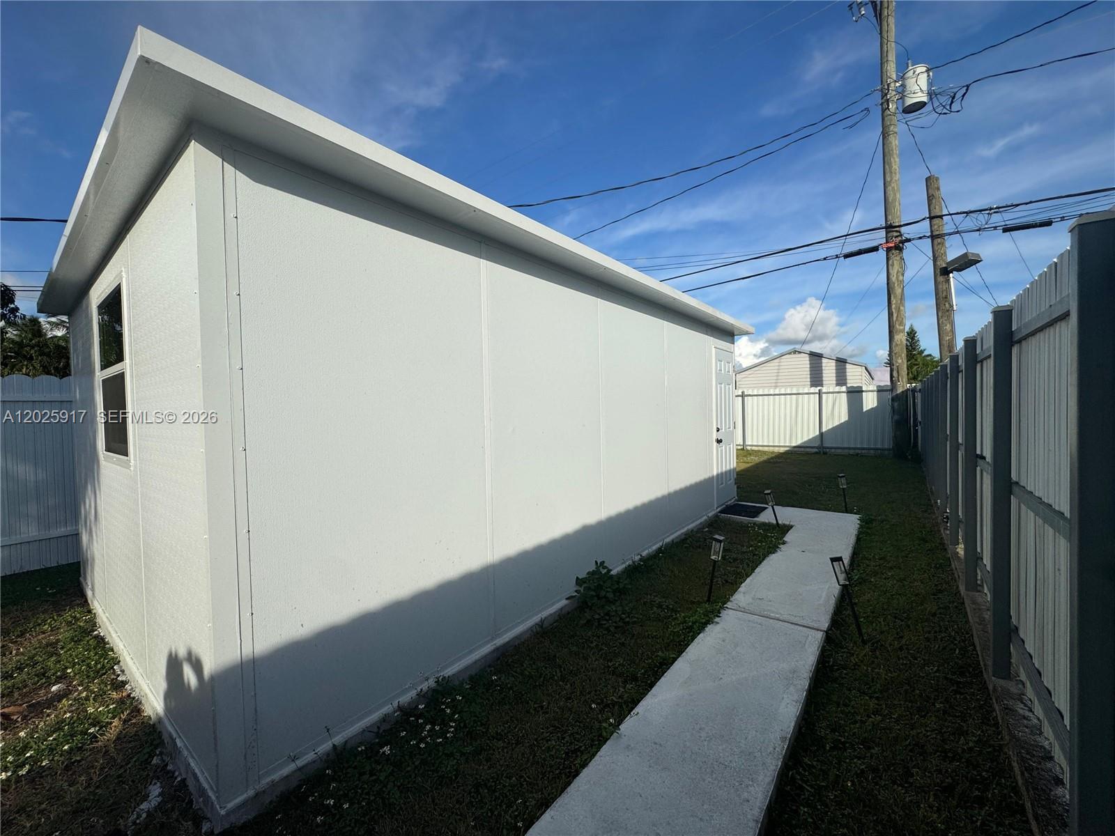 TROPICAL ESTS - Residential Lease