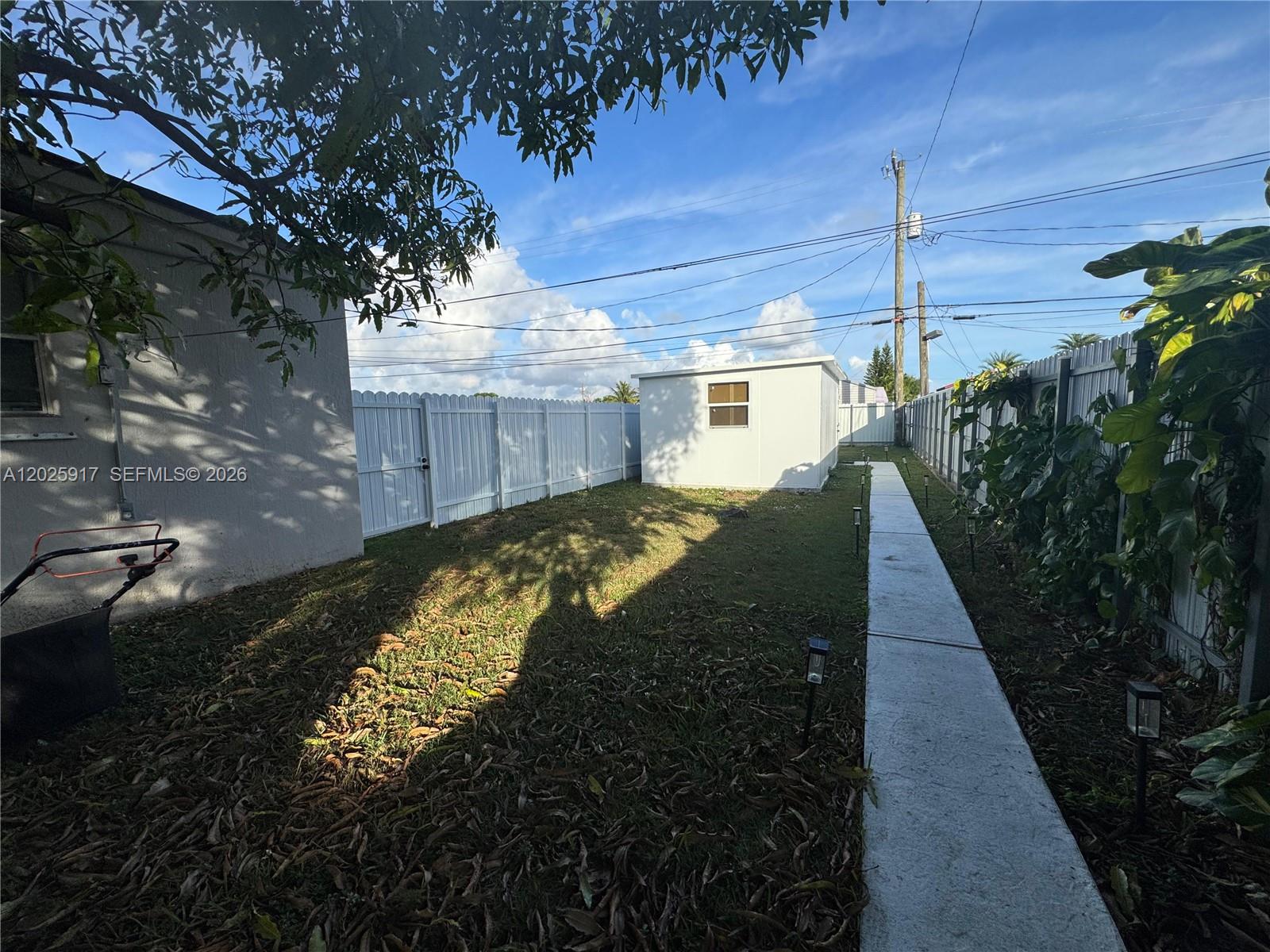 TROPICAL ESTS - Residential Lease