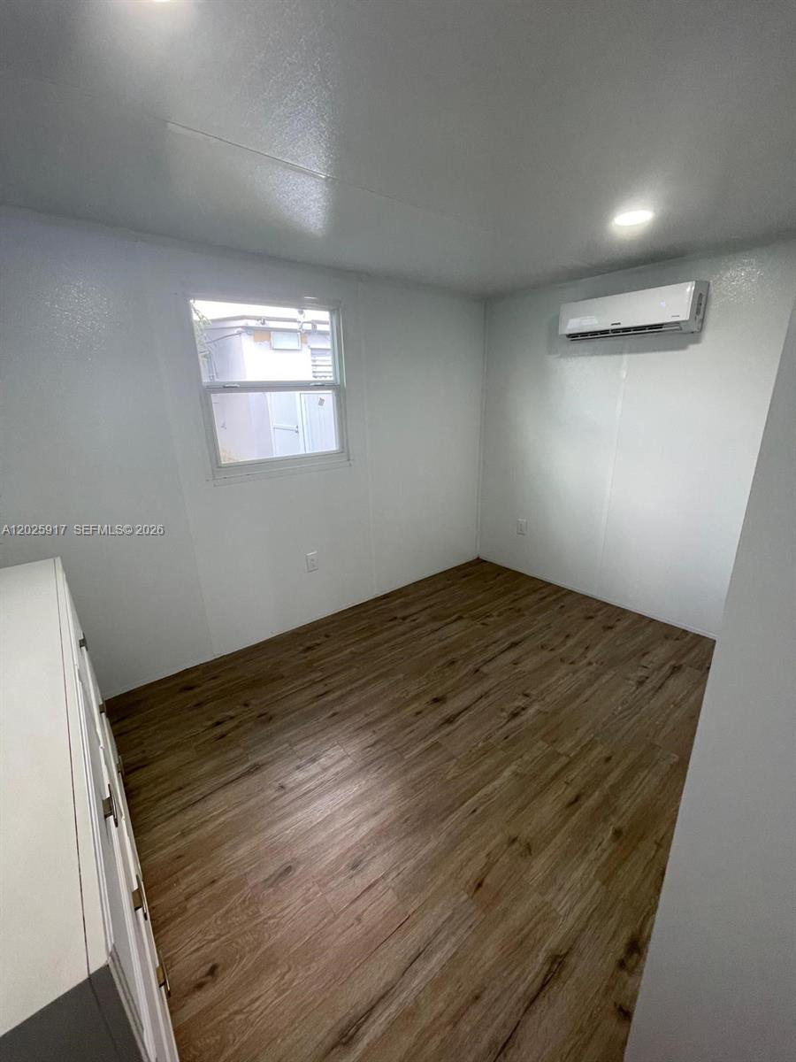 TROPICAL ESTS - Residential Lease