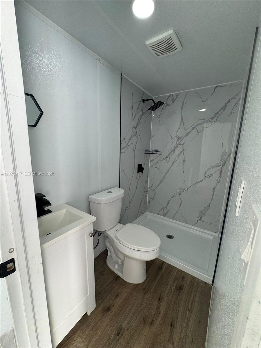 TROPICAL ESTS - Residential Lease