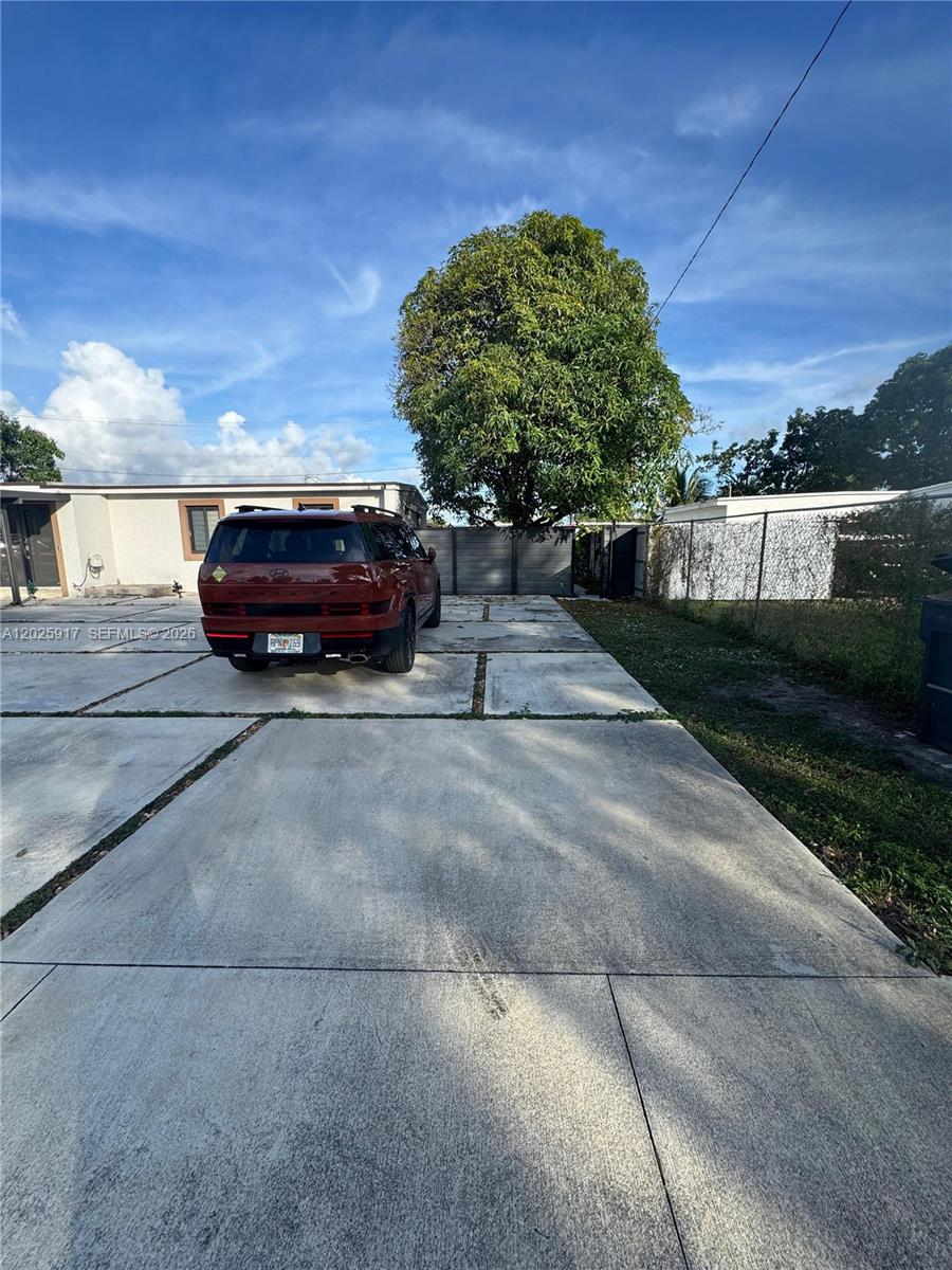 TROPICAL ESTS - Residential Lease