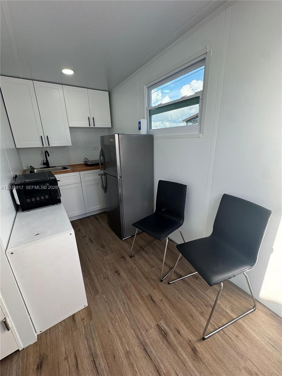 TROPICAL ESTS - Residential Lease