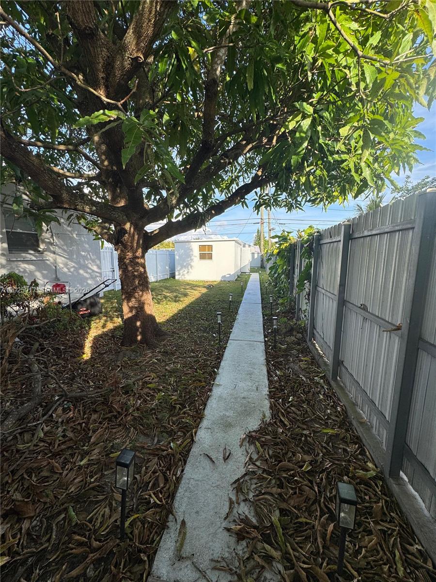 TROPICAL ESTS - Residential Lease