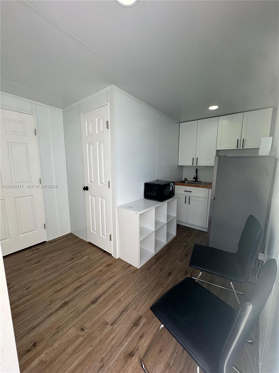 TROPICAL ESTS - Residential Lease