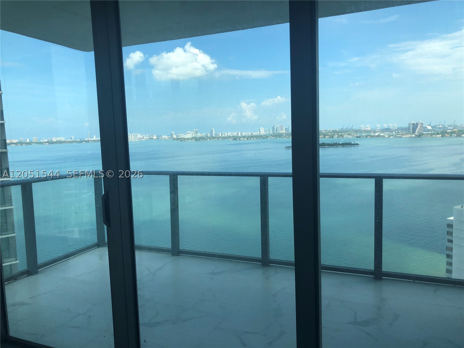 PARAISO BAY - Residential Lease