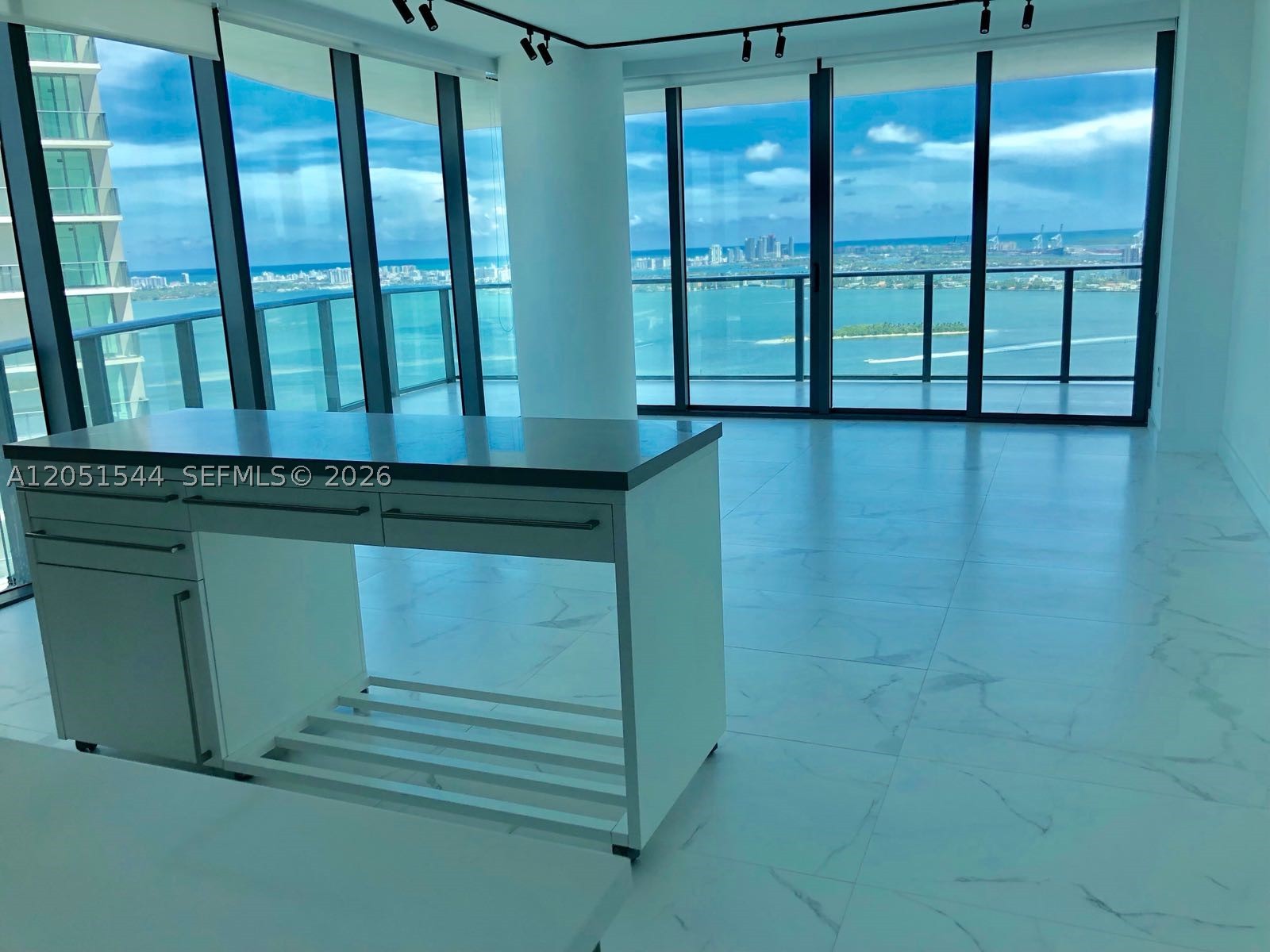 PARAISO BAY - Residential Lease