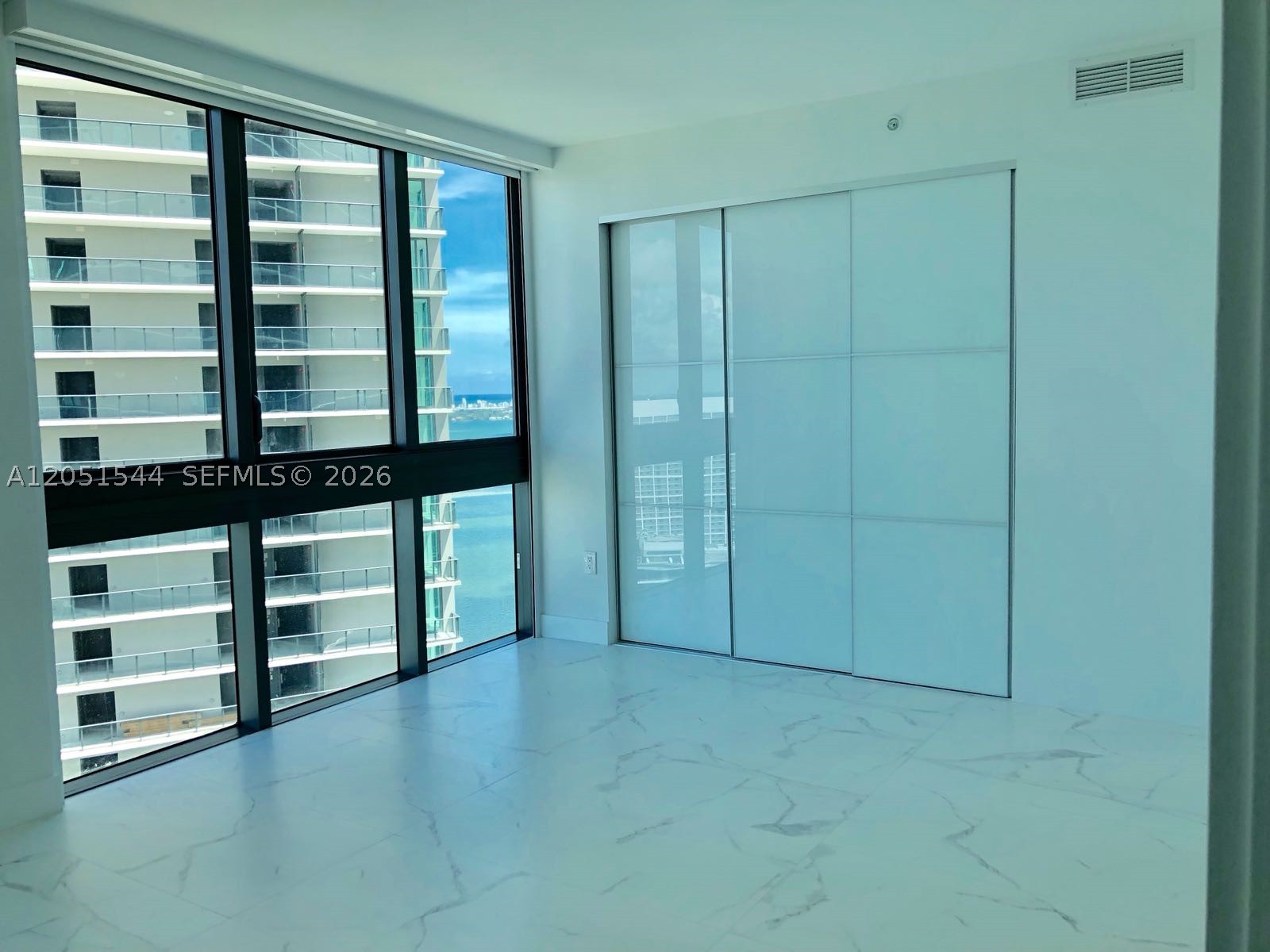 PARAISO BAY - Residential Lease