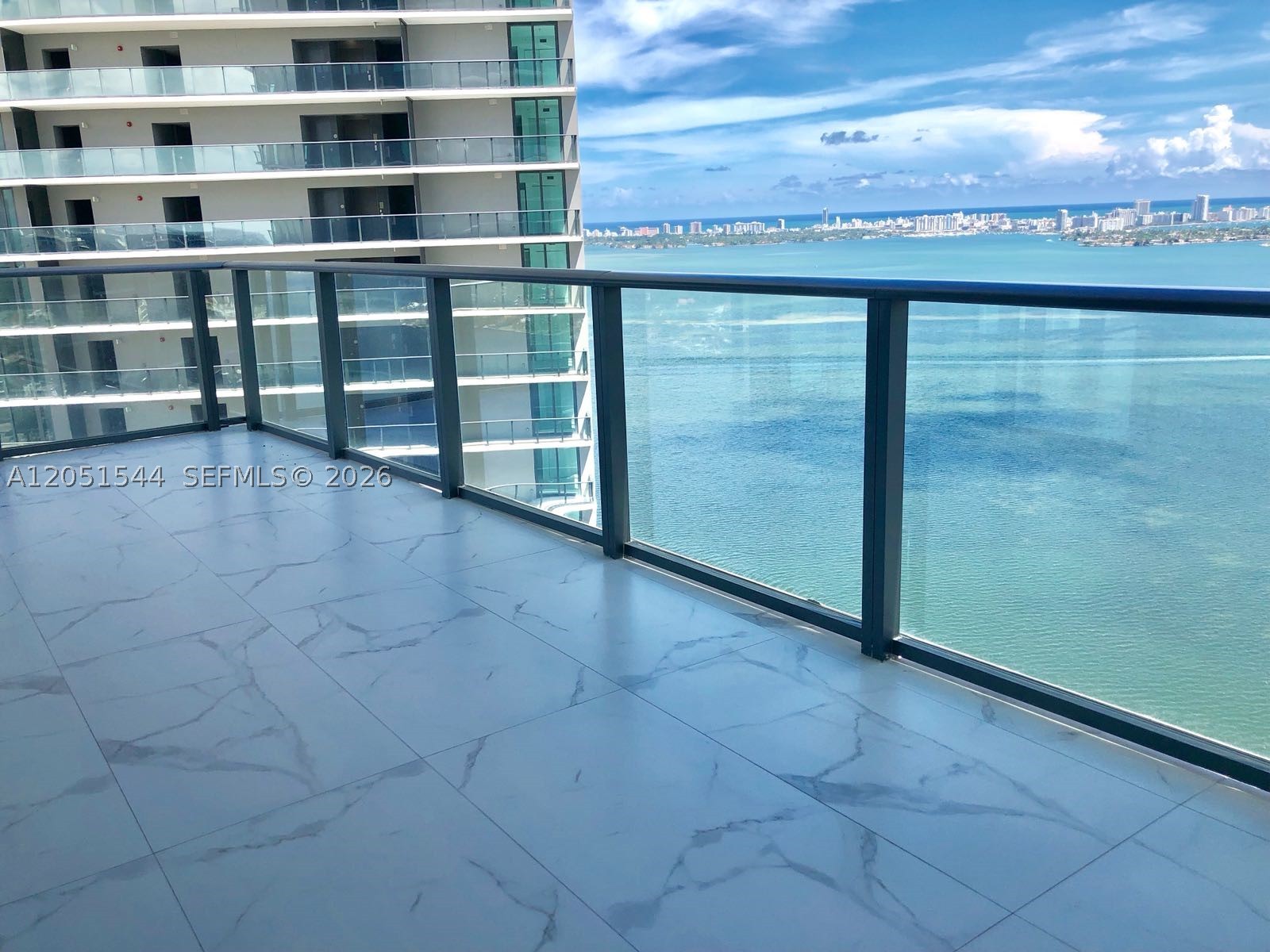 PARAISO BAY - Residential Lease