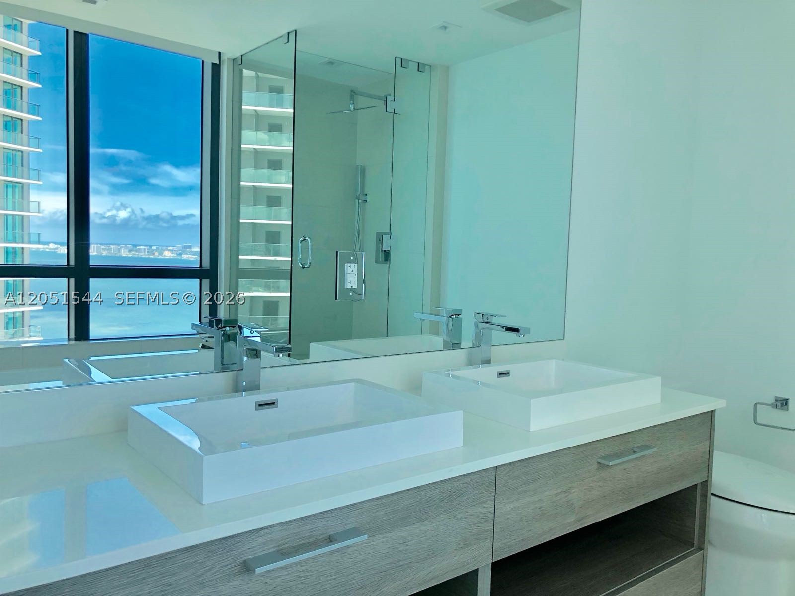 PARAISO BAY - Residential Lease