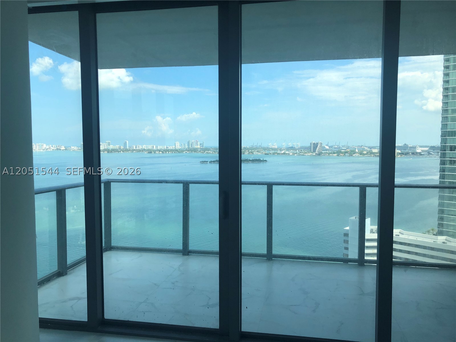 PARAISO BAY - Residential Lease