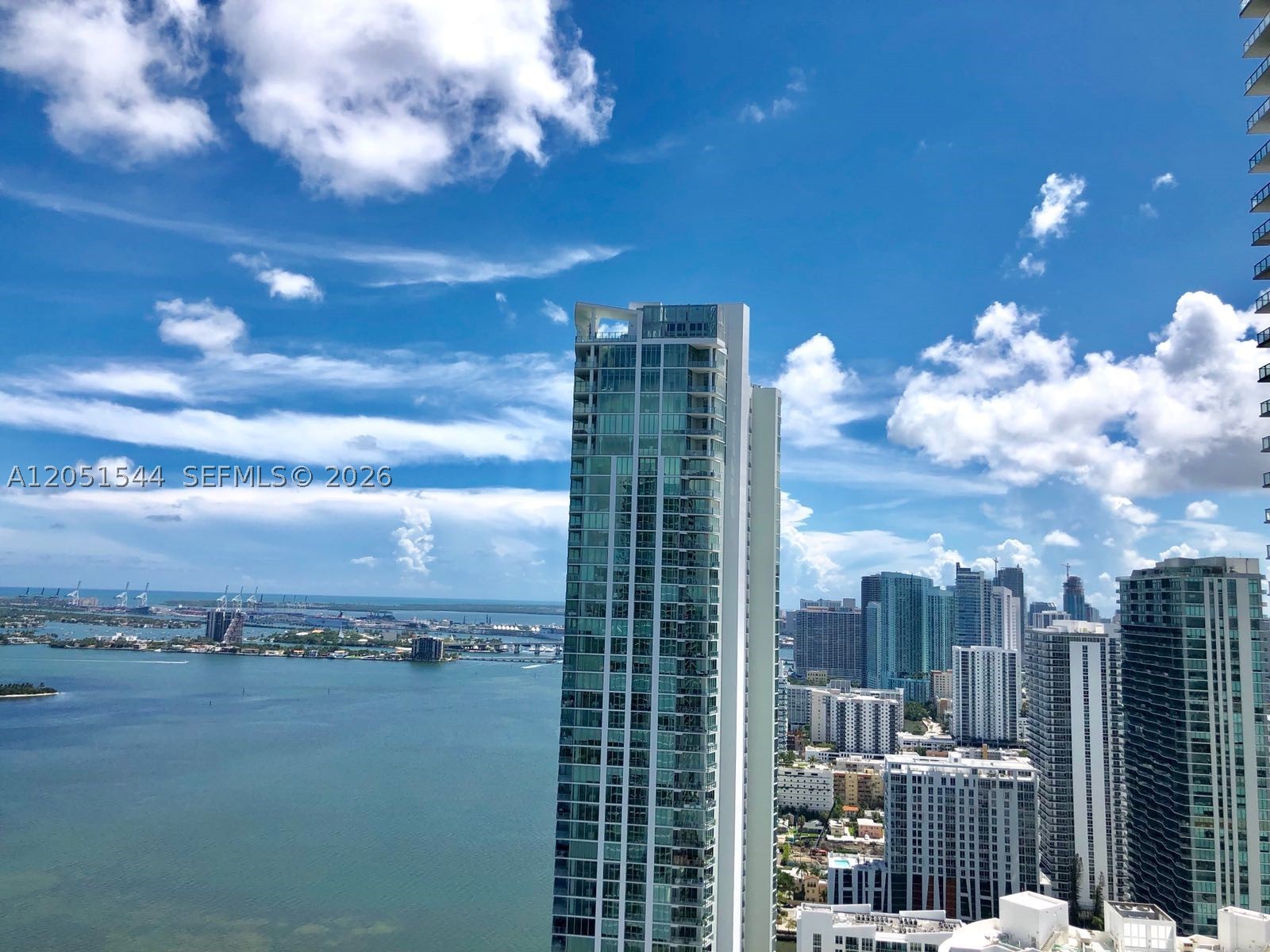 PARAISO BAY - Residential Lease