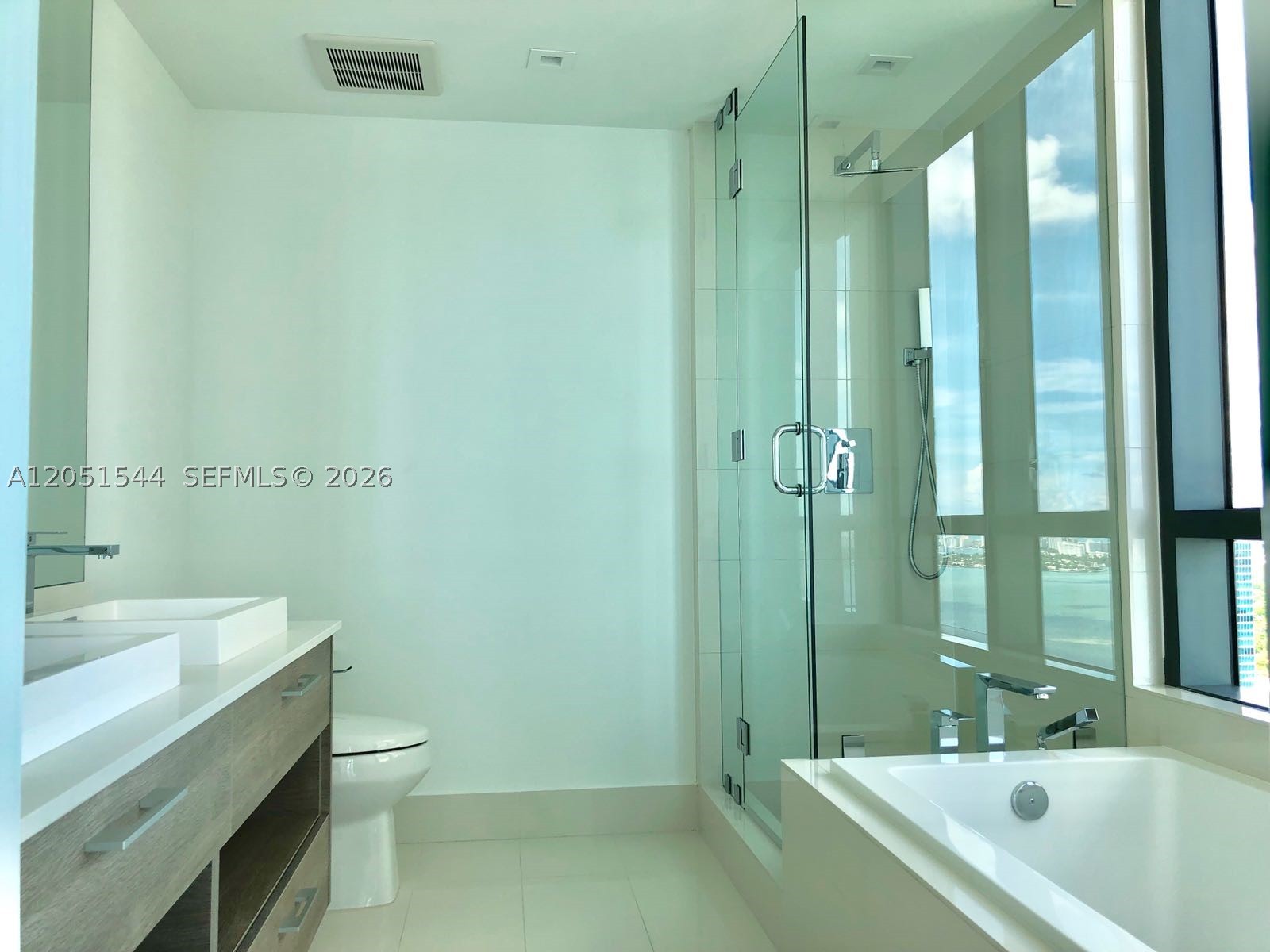 PARAISO BAY - Residential Lease