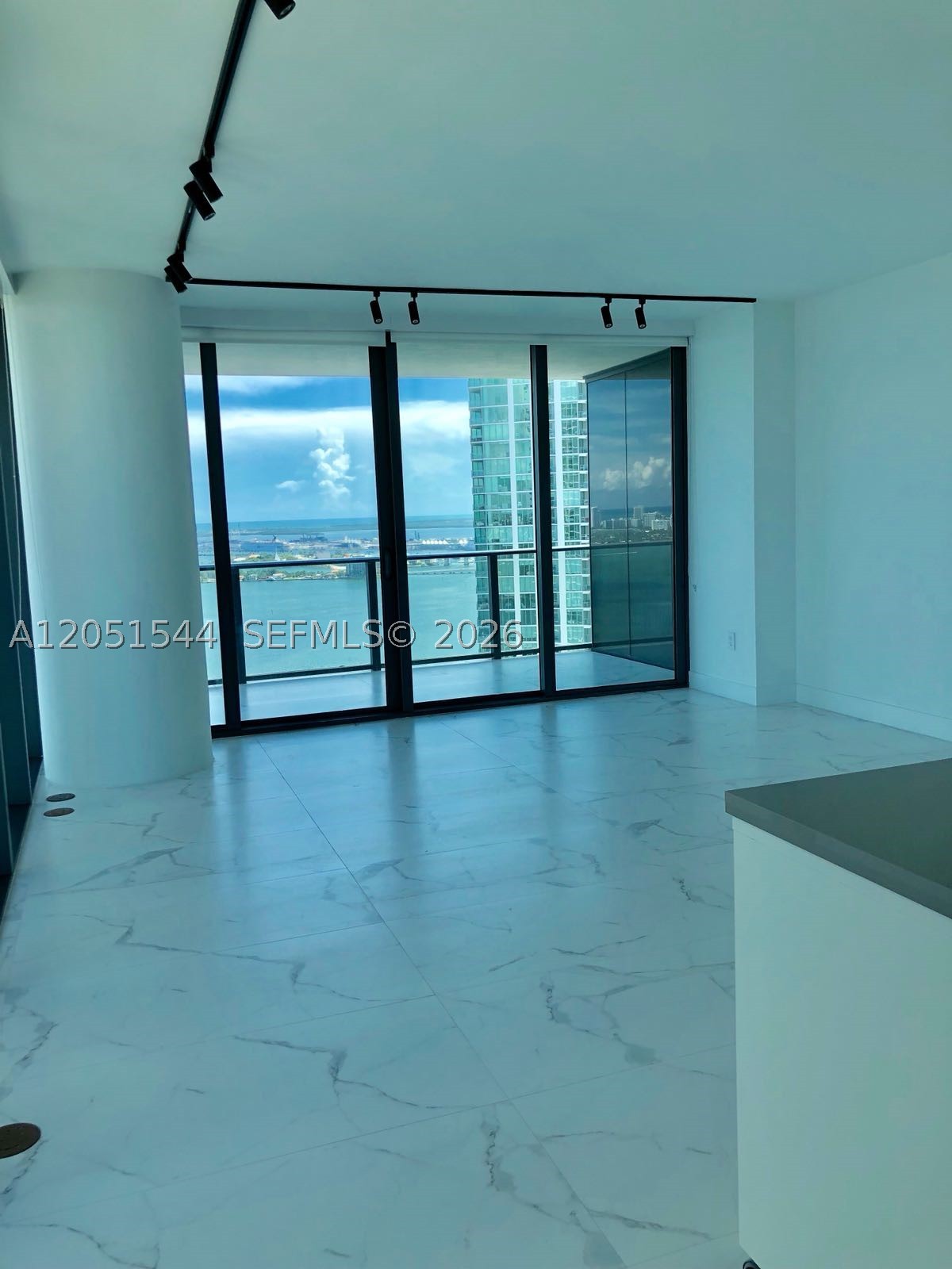 PARAISO BAY - Residential Lease