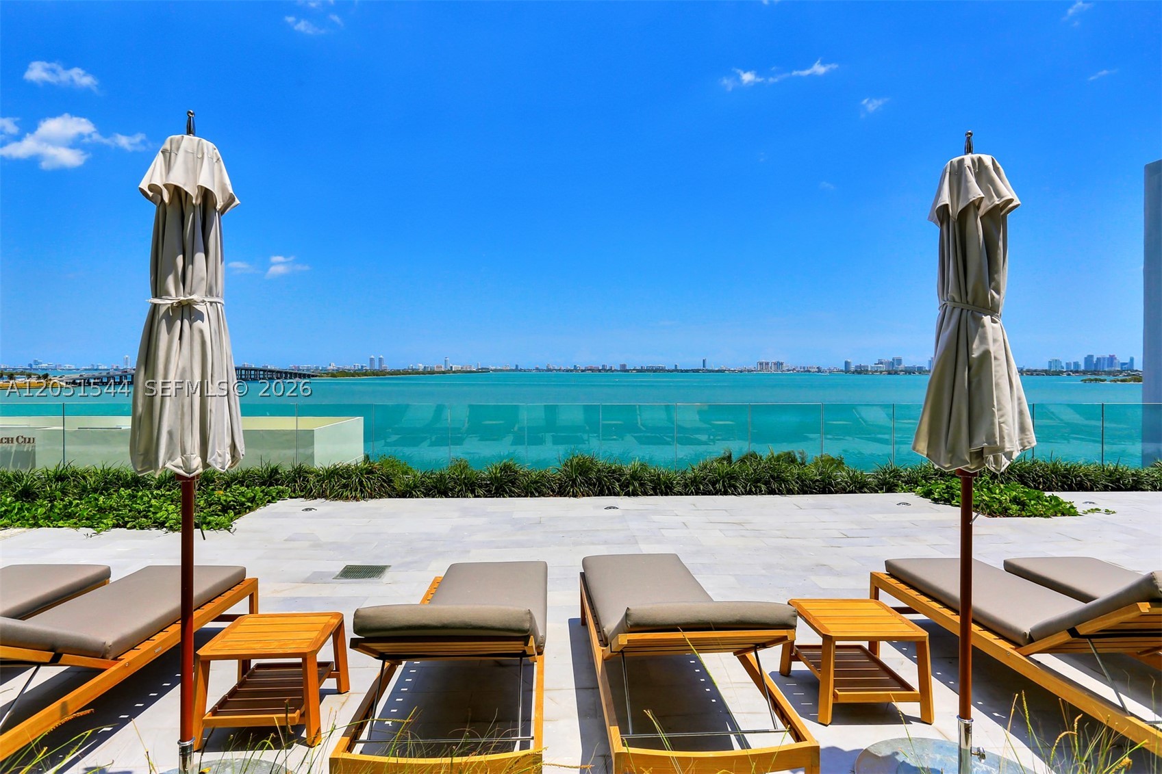 PARAISO BAY - Residential Lease