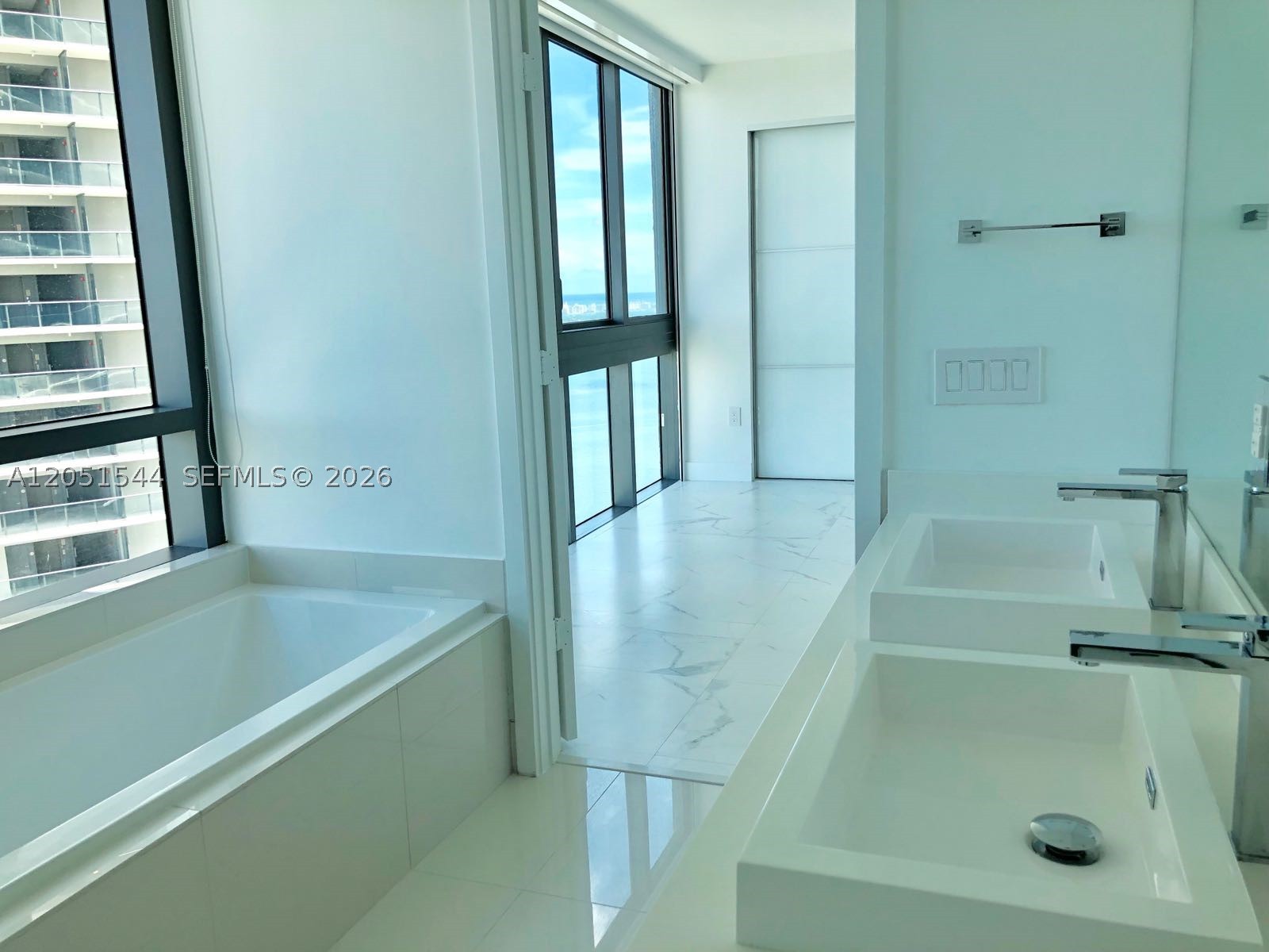 PARAISO BAY - Residential Lease