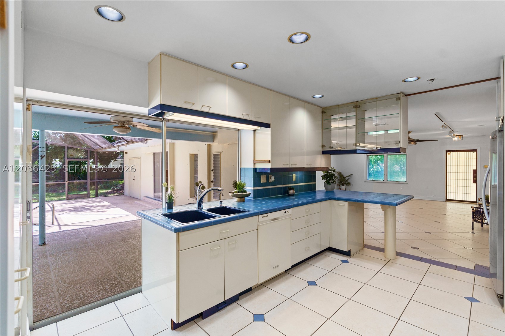 CORAL REEF ESTATES - Residential