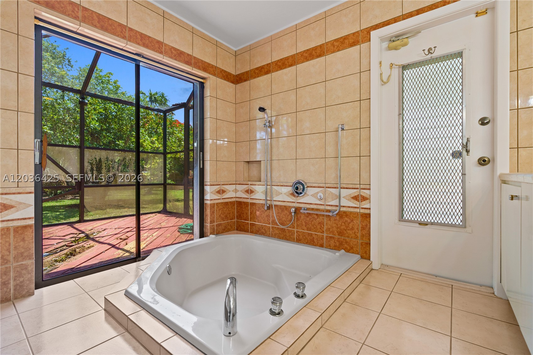 CORAL REEF ESTATES - Residential